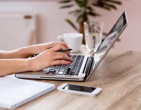 پایان نامه با هوش مصنوعی
